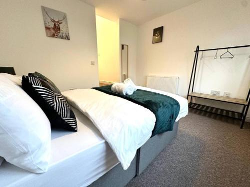 Weston on Trent House | Coventry Comfort 5-Bedroom Home