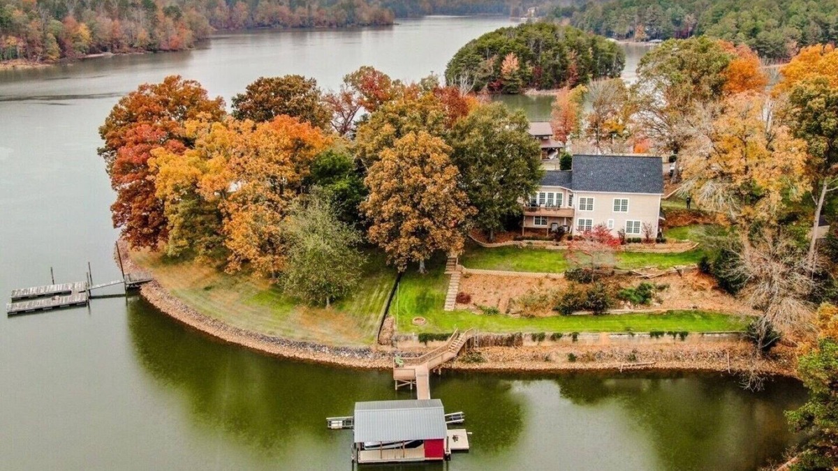 Troutman House | Coventry Cove Lakefront House