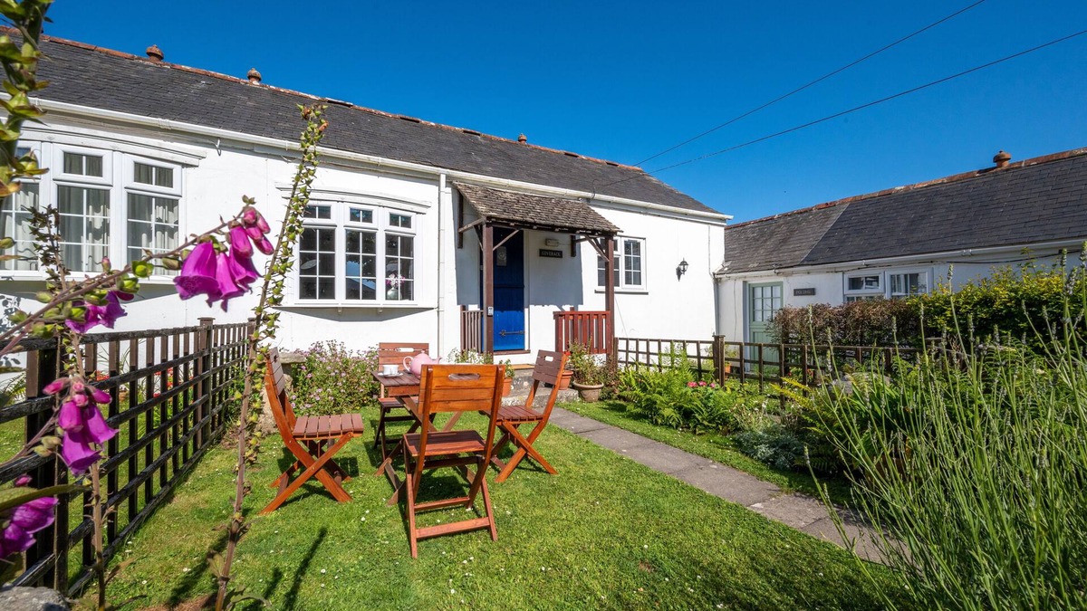 Helford Passage House | Coverack Cottage - Two Bedroom House, Sleeps 4