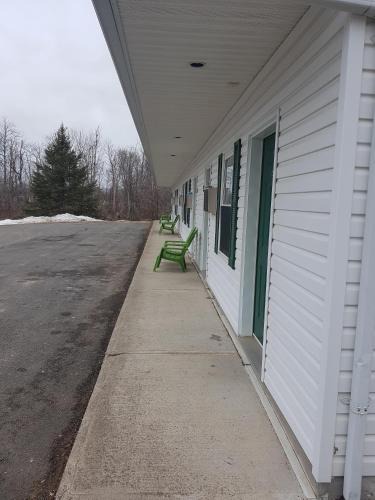 Sussex Hotel | Covered Bridge Inn & Suites