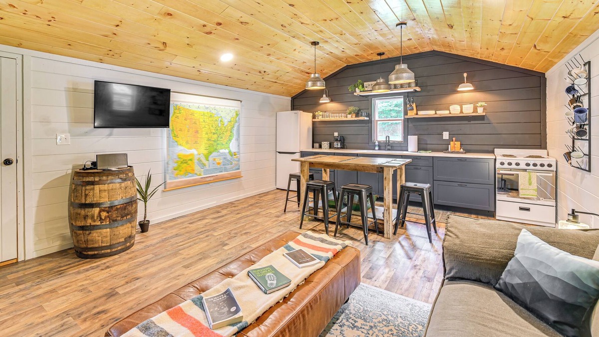 Campton Cabin | Covered Deck & Hot Tub: Cozy Retreat in Campton!