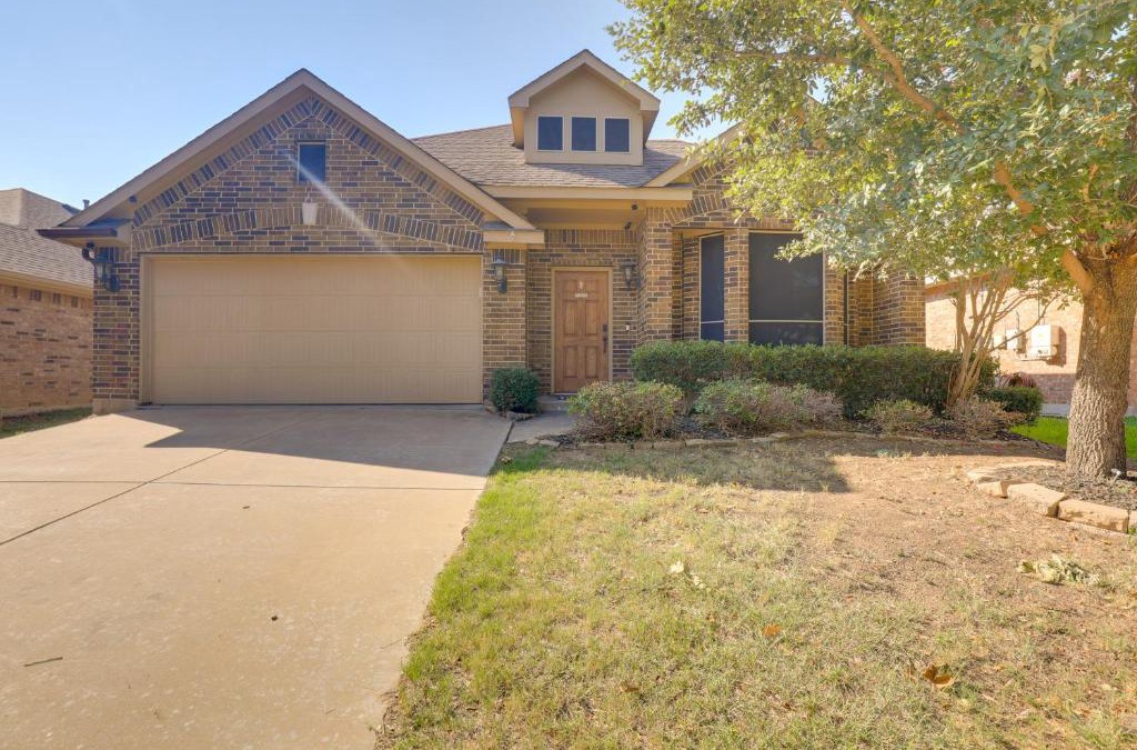 Mansfield House | Covered Patio and Large yard Mansfield Home