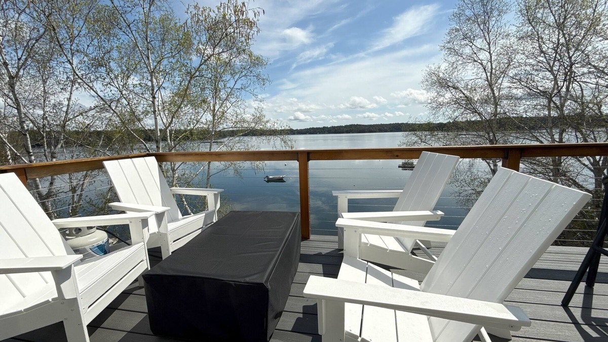 Sebascodegan Island House | Coveside! Designer decor, waterfront, AC, 2 Bedroom in Harpswell.