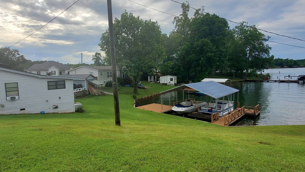 Dadeville Cabin | Covy Coze on beautiful Lake Martin