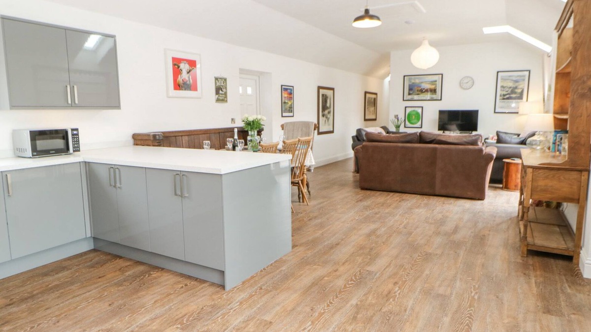Thirsk House | COW CORNER, family friendly, with a garden in Northallerton