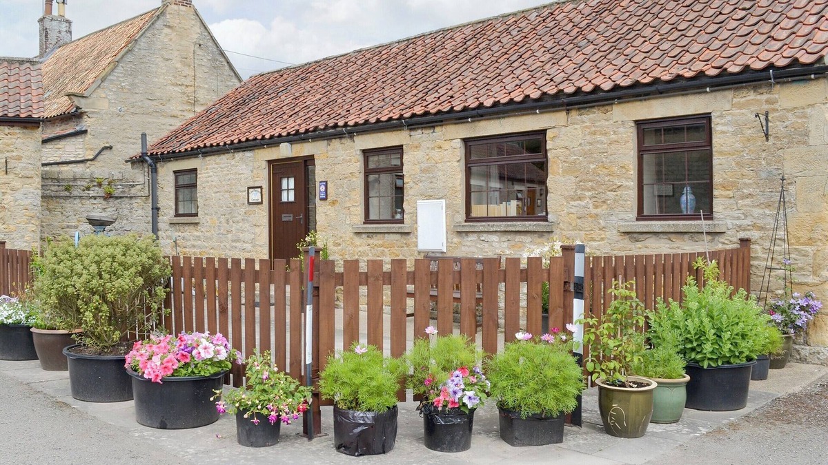 West Heslerton Cottage | Cow Pasture Cottage - UK2297