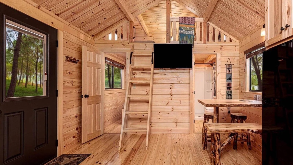 Centre Hotel | Cowan Creek Lodges