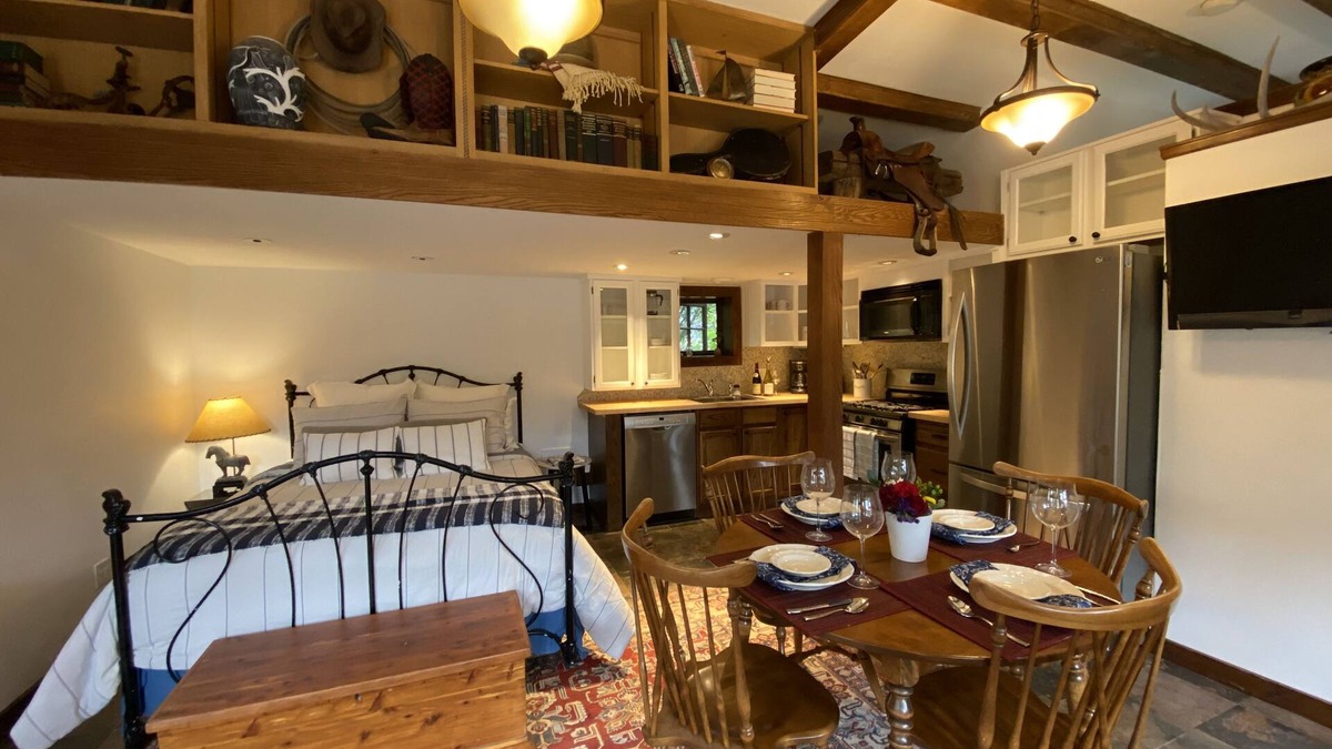 Basalt Cabin | Cowboy cabin with private patio