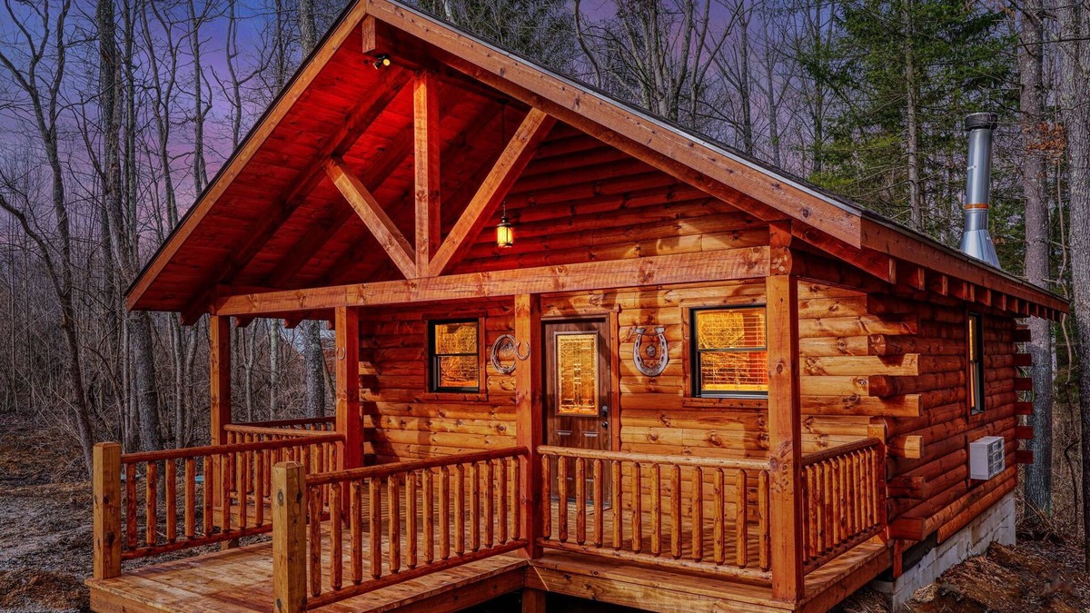 Logan Cabin | Cowboy Trail - Lovely Cabin for 2 in Hocking Hills