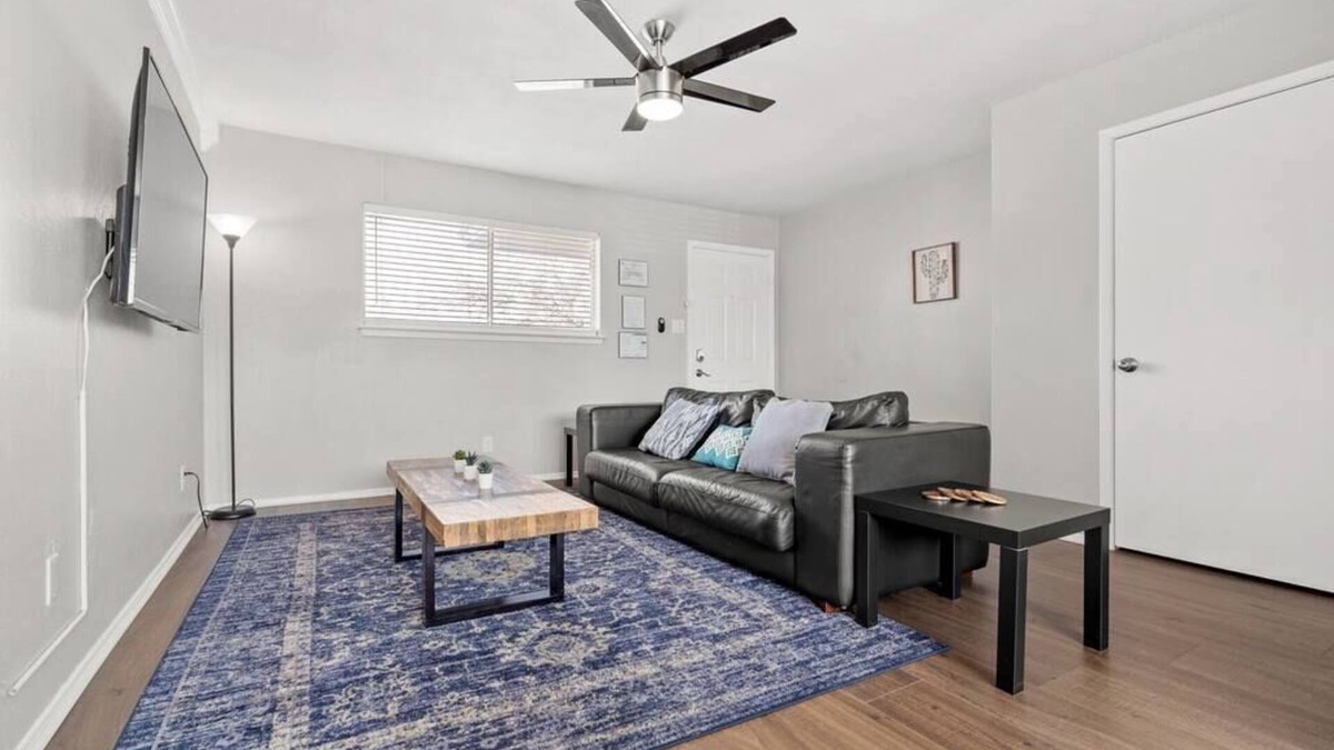 Central Arlington Apartment | Cowboys Retreat. Walk to AT&T Stadium