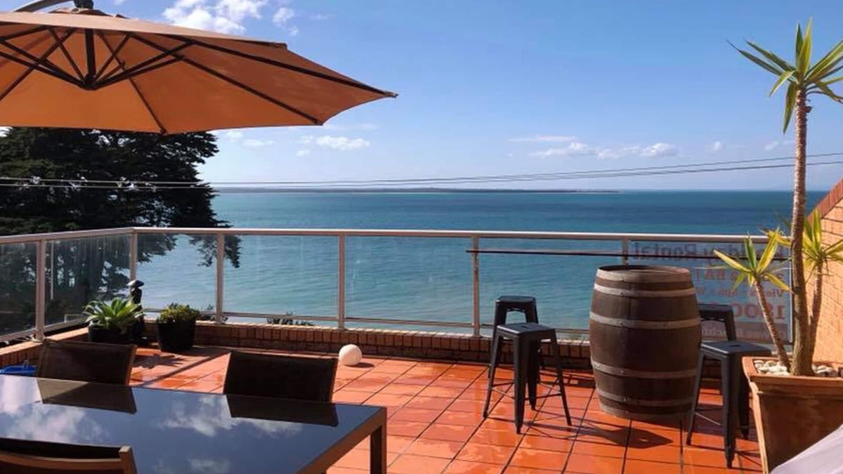 Cowes Apartment | COWES BEACHFRONT RETREAT - WiFi + Netflix