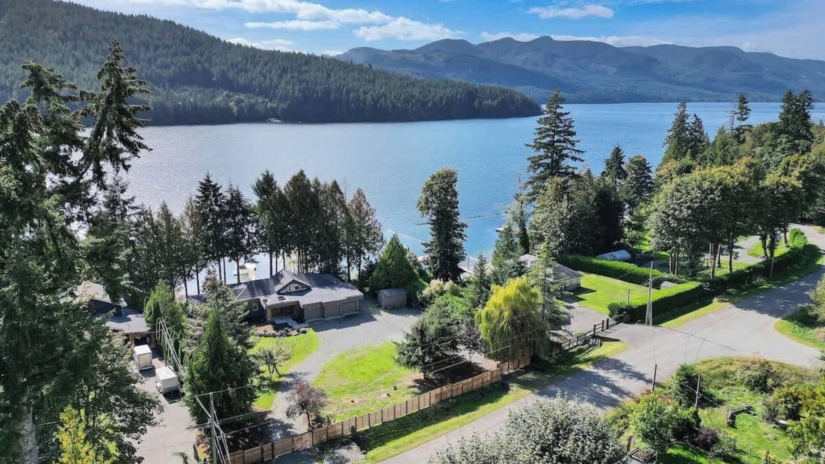 Youbou House | Cowichan Lake Manor S