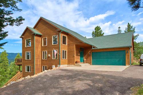 Black Hawk House | Coyote Cottage Retreat Hot Tub Deck Mtn Views