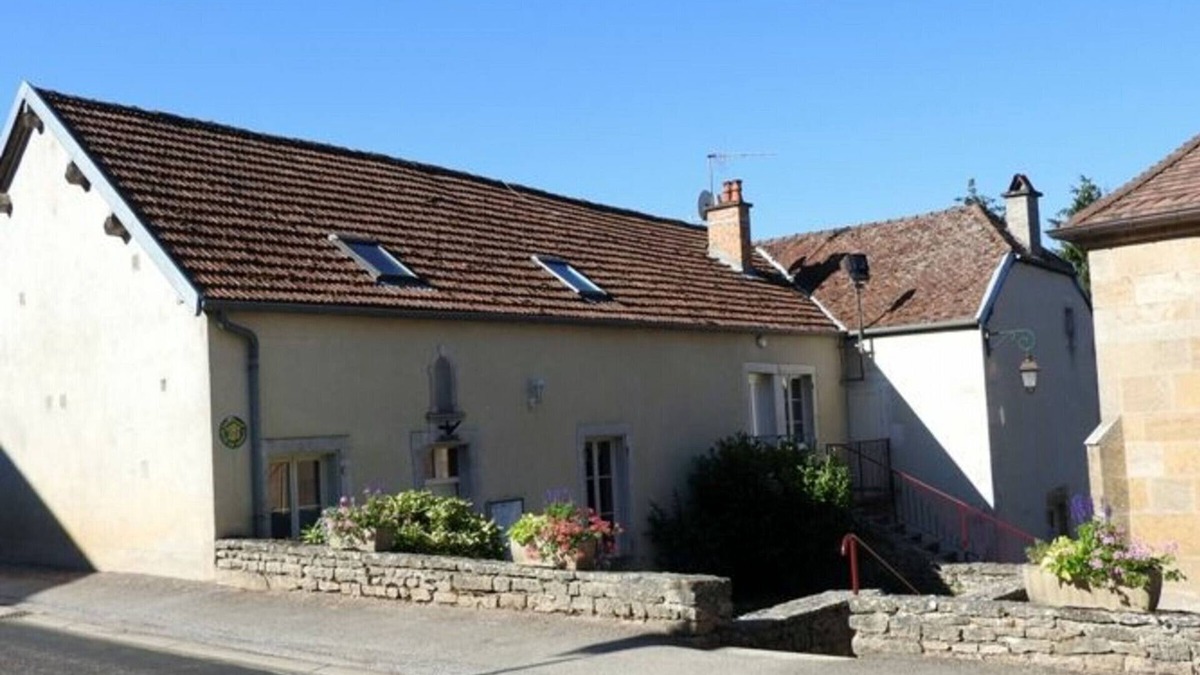Perrancey-les-Vieux-Moulins Cottage | Cozy Gîte in Village Center, 2 Bedrooms, Convertible Sofa, Easy Access, Shared Yard