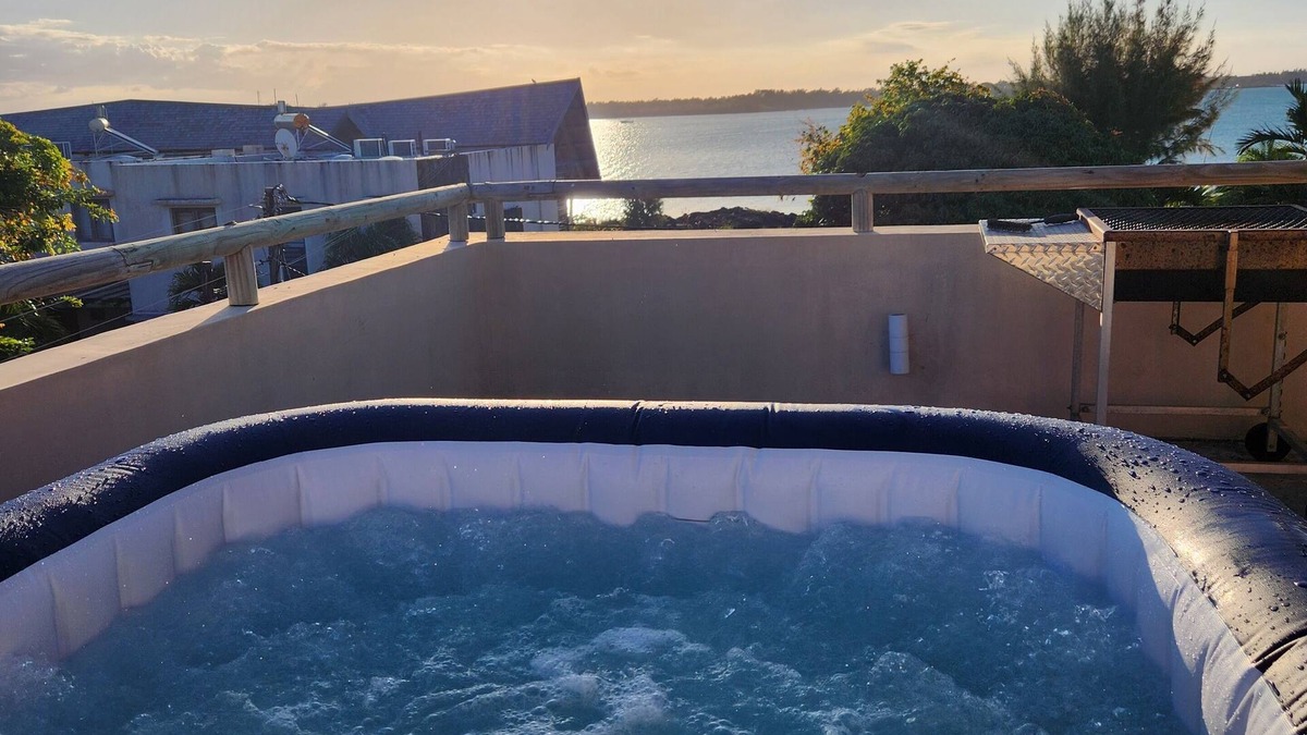 Calodyne House | Cozy pavillon with private jacuzzi on rooftop terrace