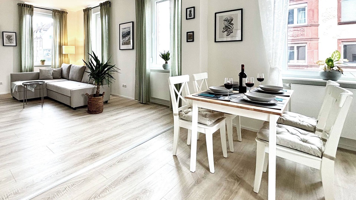 Kaiserslautern Apartment | COZEE - Spacious Apartment With Netflix