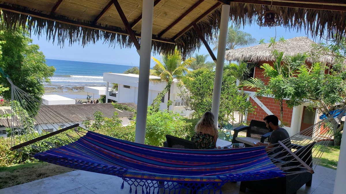 Las Nunez House | Cozi 3 Bedroom 4 bath House Direct Private Beach Access