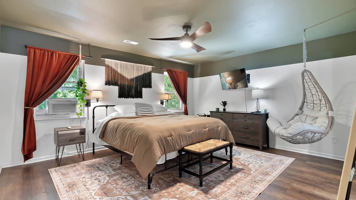 Raleigh House | Coziest 2-bedroom townhome in Prime Raleigh, lake access location