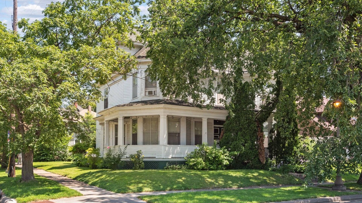 St. Paul Apartment | Cozy 1.5 Bdr Saint Paul, River Views, Old Charm meets modern style