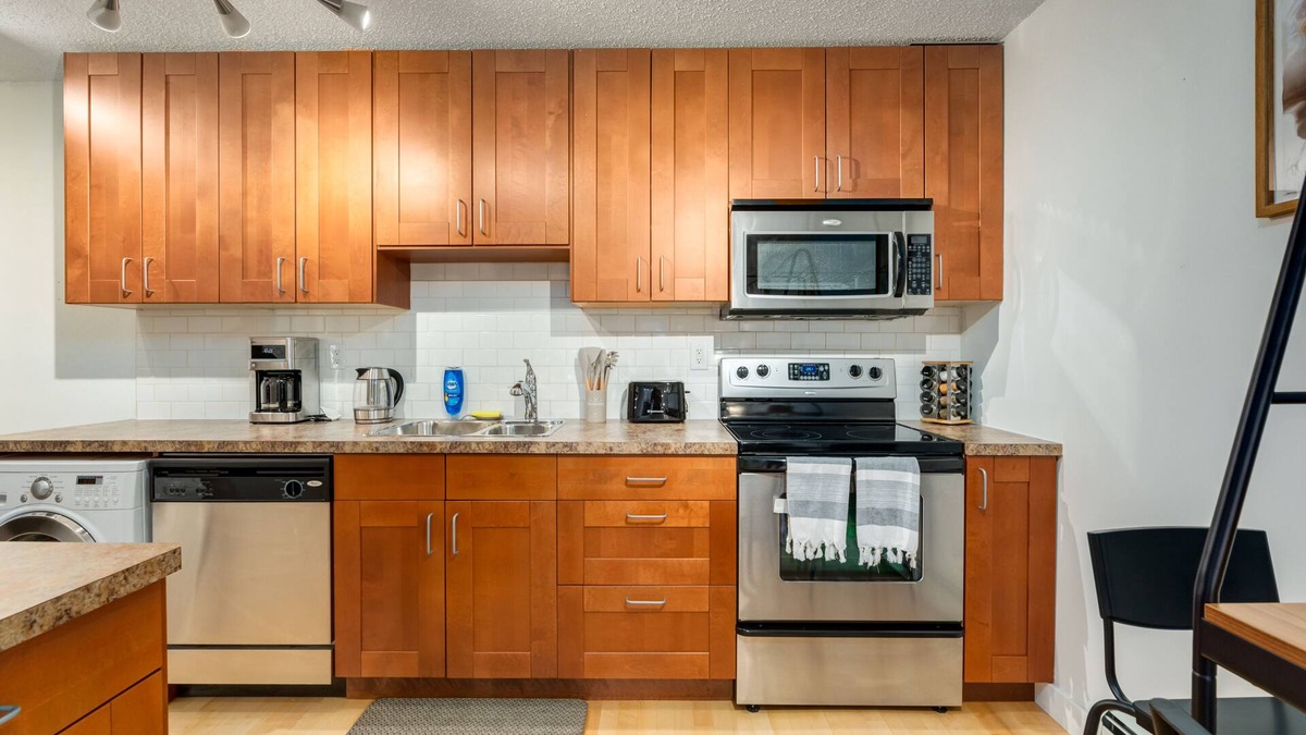 Sunalta Condo | Cozy 1 BDRM + Near DT Calgary