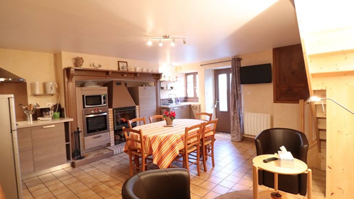 Arnac Cottage | Cozy 1-Bed Cottage Near Enchanet Lake with Garden, BBQ, Wi-Fi, and Close to Activities