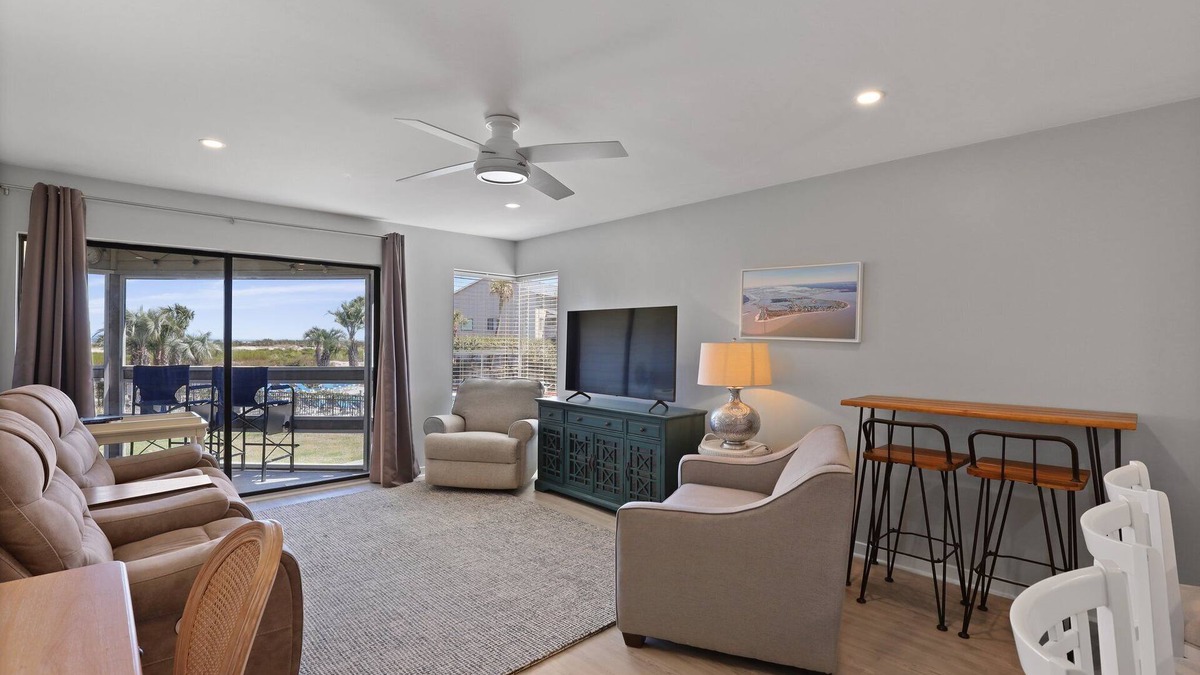 Beachwalk Condo | Cozy 1-Bedroom Retreat on Harbor Island – Steps from the Beach!