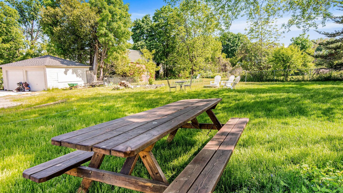 St. Albans Apartment | Cozy 1 Bedroom Apartment Close to Interstate and Many Outdoor Activities