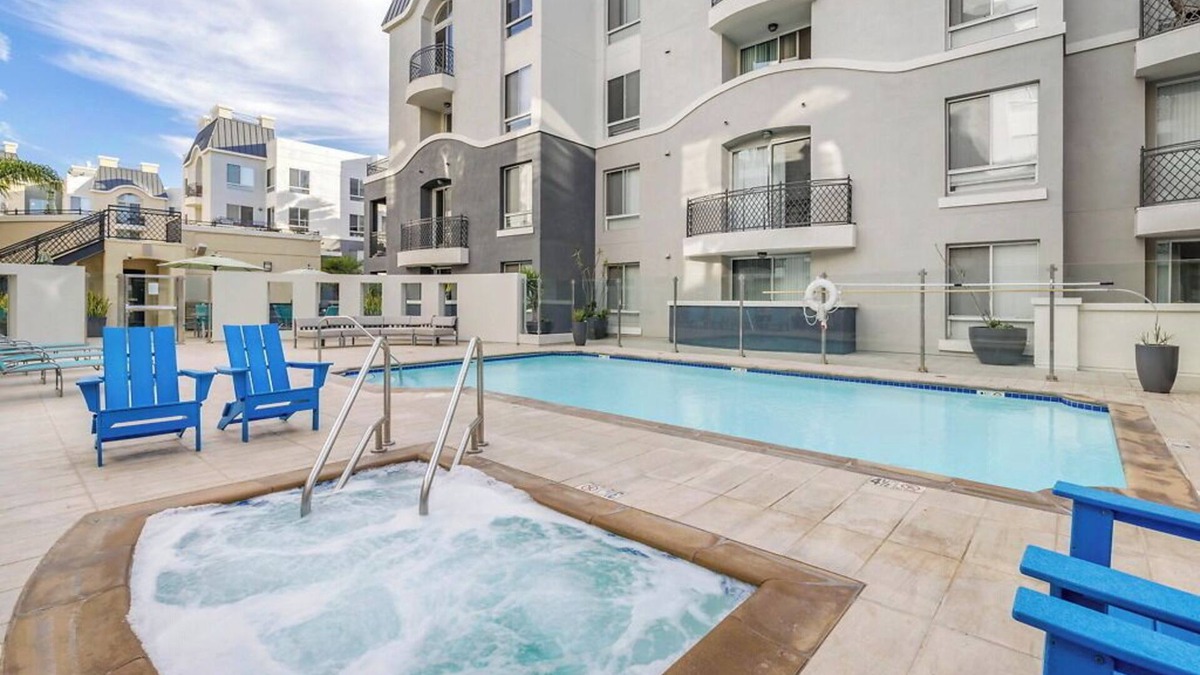 Marina del Rey Apartment | Cozy 1-bedroom apartment in fabulous Marina del Rey with pool, free parking