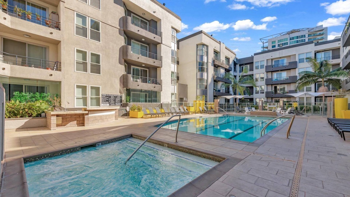 Del Rey Apartment | Cozy 1-bedroom apartment with parking and pool in awesome MdR