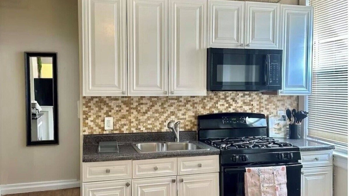 New Rochelle Apartment | Cozy 1-bedroom apartment in tranquil New Rochelle with AC, WiFi