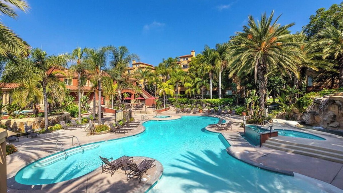 Westchester Apartment | Cozy 1-bedroom apartment near LAX and SoFi stadium! Free parking!