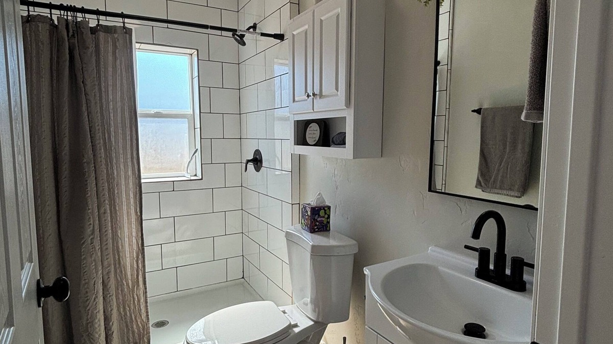 Porterville Apartment | Cozy, 1-bedroom apartment with a pulled-out couch, close to all the facilities.