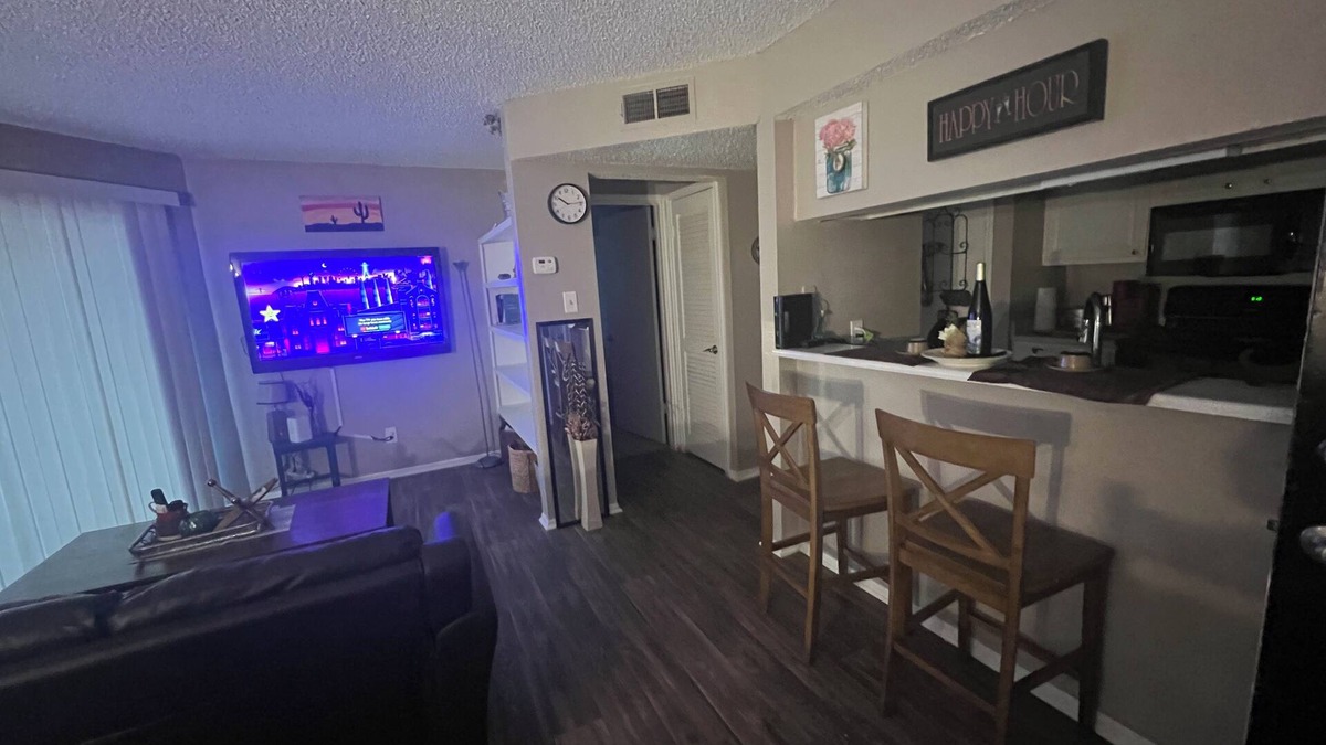 San Antonio Apartment | Cozy 1-bedroom apartment with WiFi, pool, conveniently located in NW San Antonio