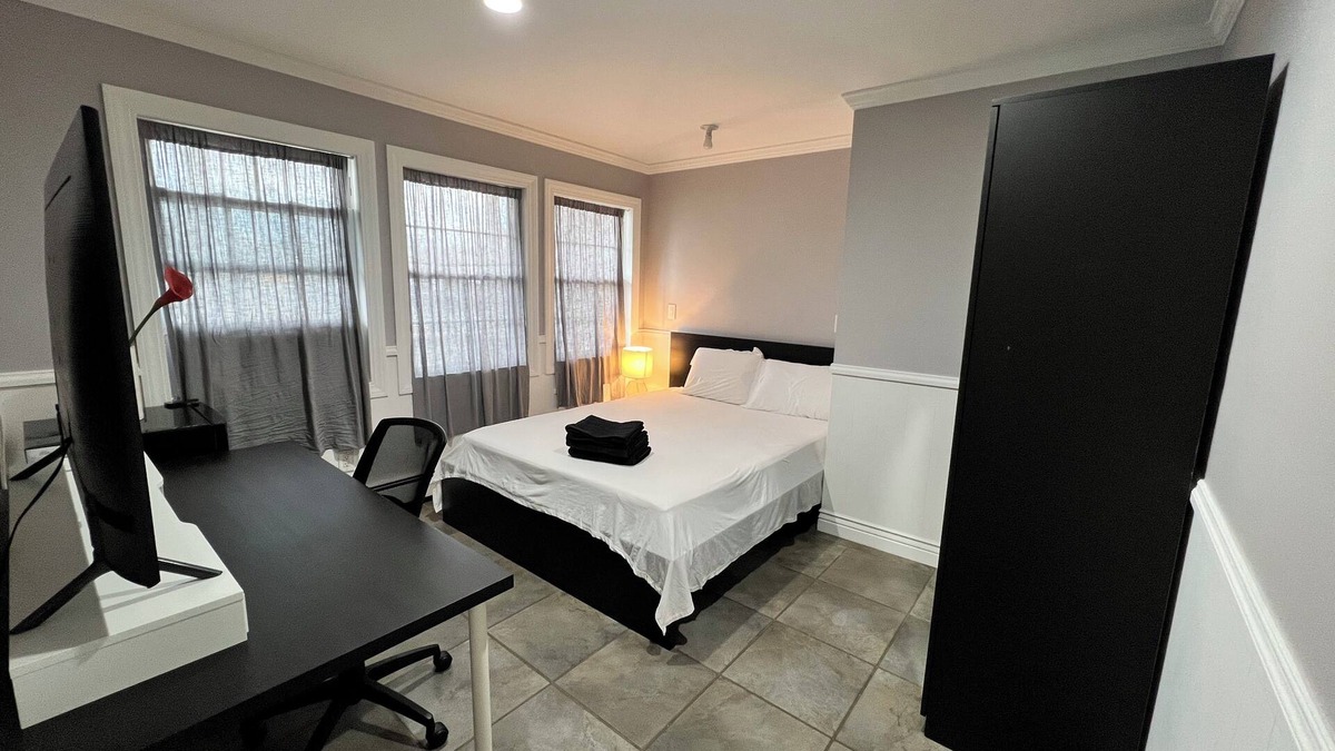 Hicksville Apartment | Cozy 1-bedroom apartment in Hicksville with WiFi, AC