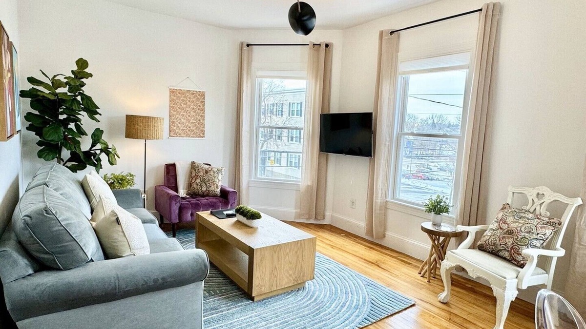 Valley Street Apartment | Cozy 1-bedroom apartment in awesome Portland with WiFi, AC