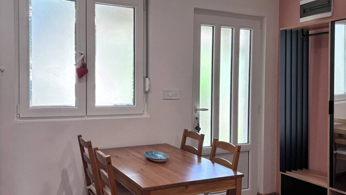 Zemun Apartment | Cozy 1-bedroom apartment in charming Beograd with WiFi, AC