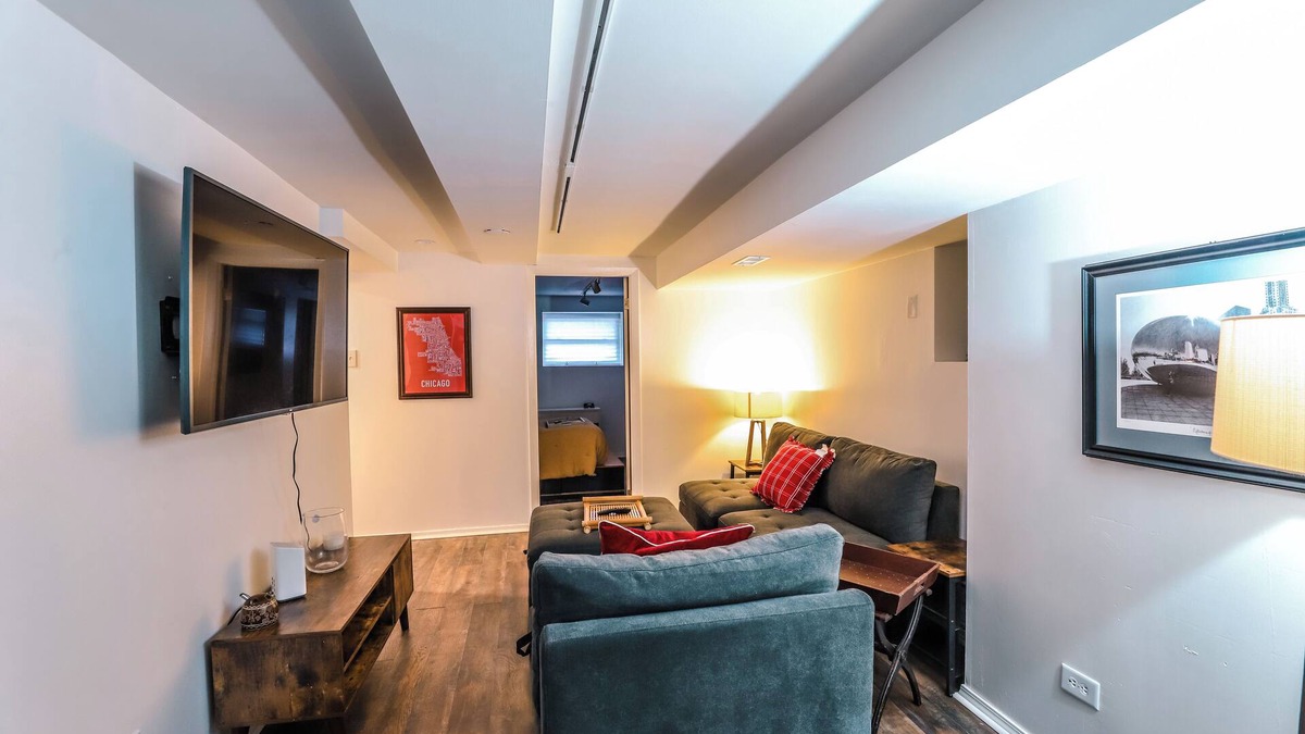 Bronzeville Apartment | Cozy 1-bedroom apartment with WiFi, AC in gorgeous Chicago