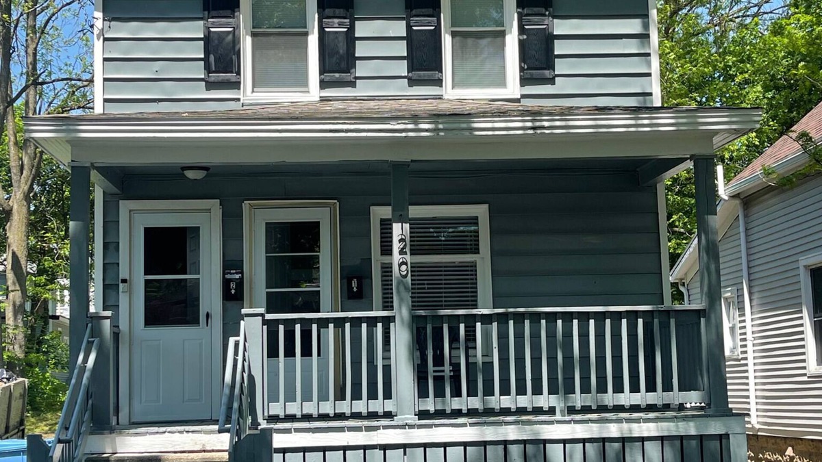 Lansing Apartment | Cozy 1-bedroom apartment in Lansing
