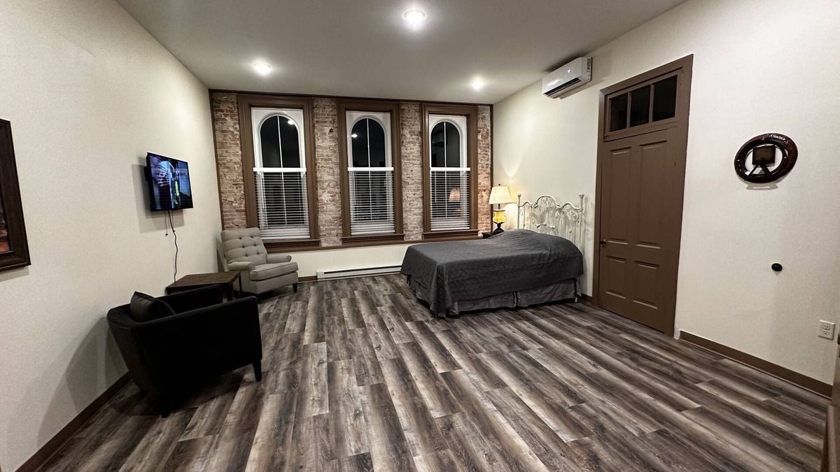 New Ulm Apartment | Cozy 1 bedroom apartment located in beautiful downtown New Ulm Mn.
