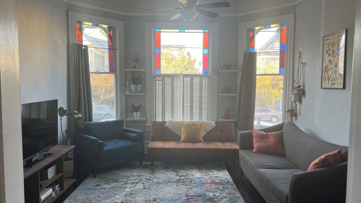 Downtown Oakland Apartment | Cozy 1-bedroom apartment in uptown Oakland, pet-friendly with off-street parking