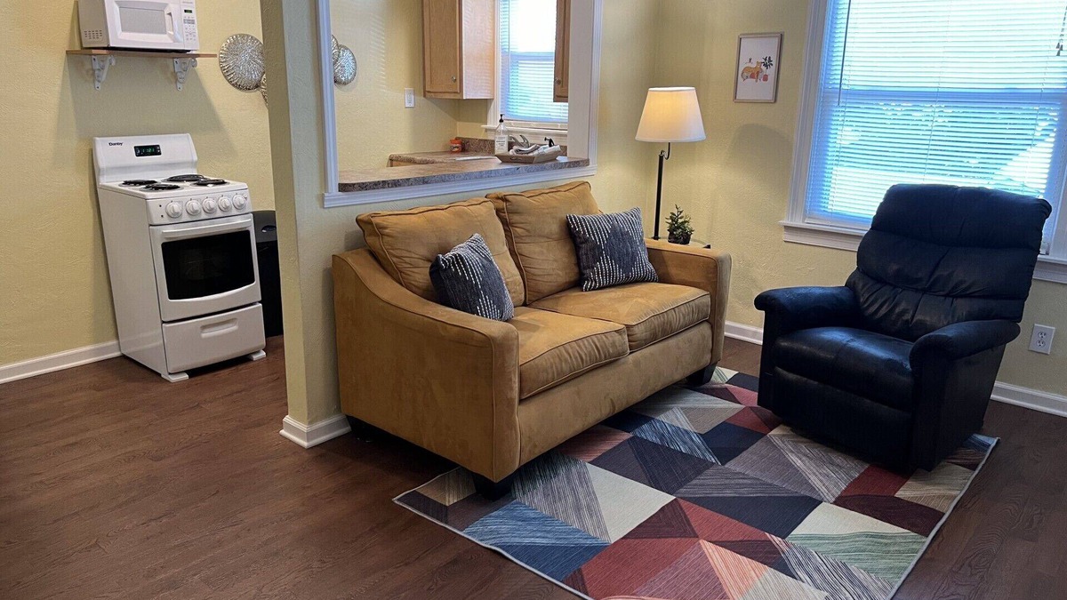 Seymour Apartment | Cozy 1-bedroom apartment in safe area near downtown Seymour with AC, WiFi