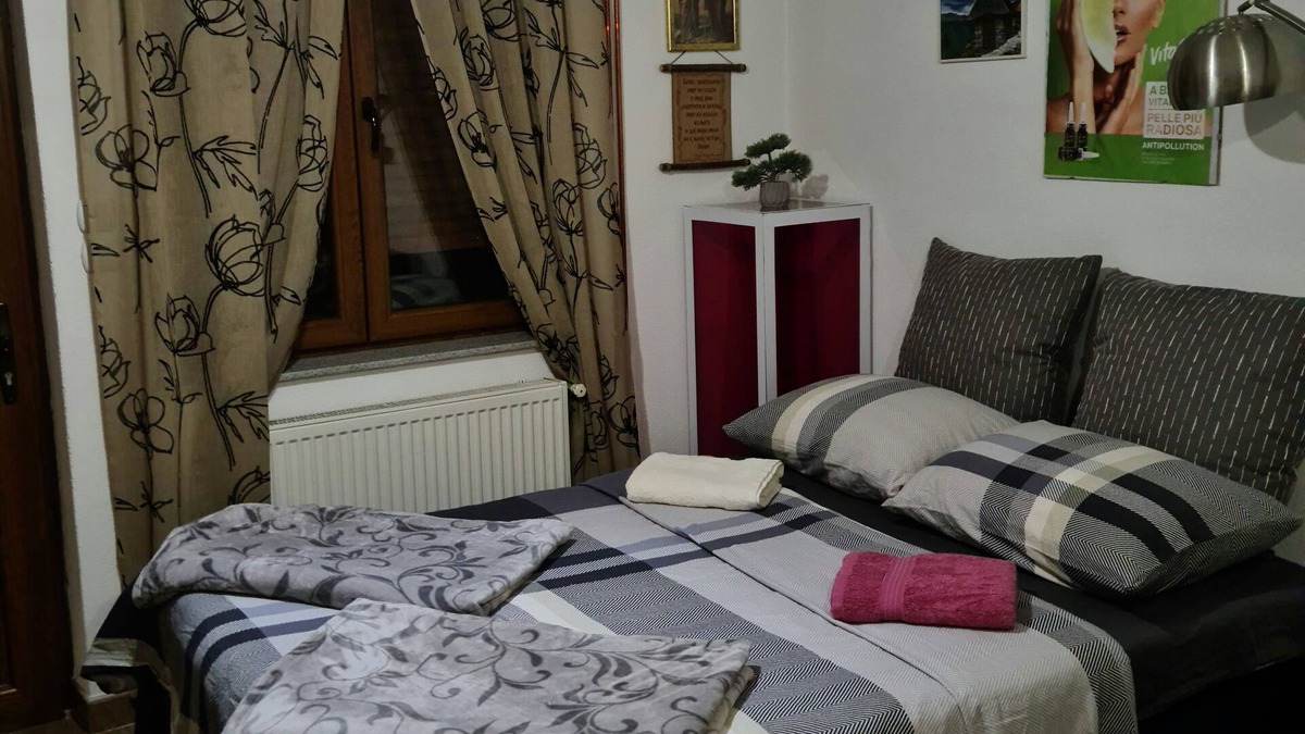 Doboj Apartment | Cozy 1-bedroom apartment with WiFi, AC in enjoyable Doboj