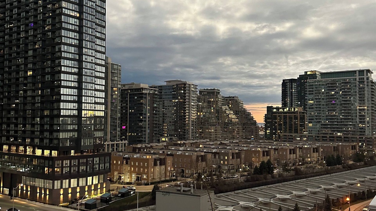 King West Village Apartment | Cozy 1-Bedroom Apartment with Unique View - Available for School Holidays Only