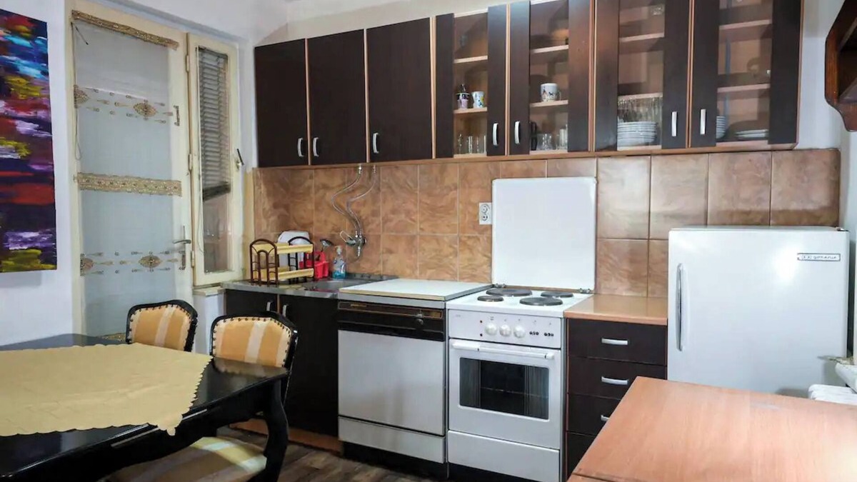 Centar Apartment | Cozy 1-bedroom apartment in superb Skopje with AC, WiFi