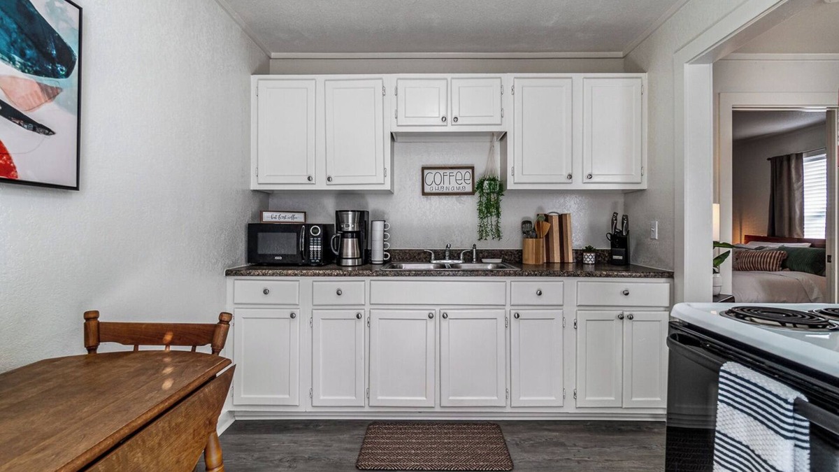 Borger Apartment | Cozy 1-bedroom apartment equipped with Wifi, a block away from Main st. Borger