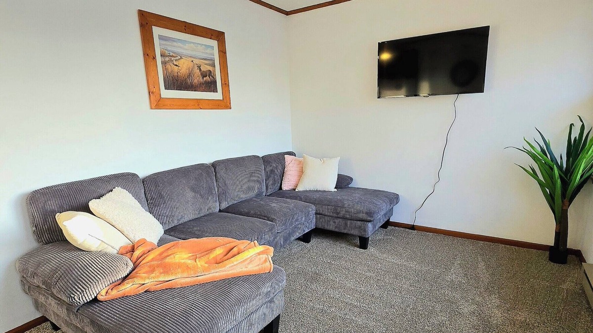 Hancock County Apartment | Cozy 1-bedroom apartment in wonderful Britt with WiFi, A/C