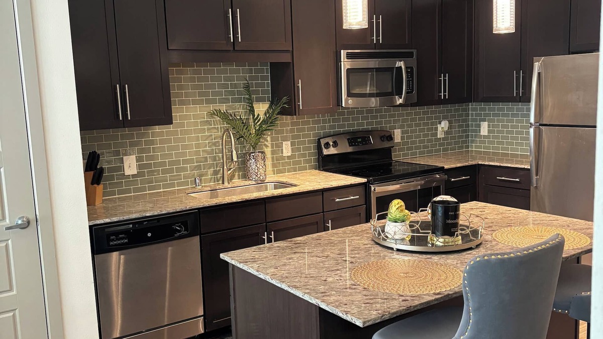 West Dallas Apartment | Cozy 1-bedroom apartment in delightful Downtown- Dallas with WiFi & Pool!