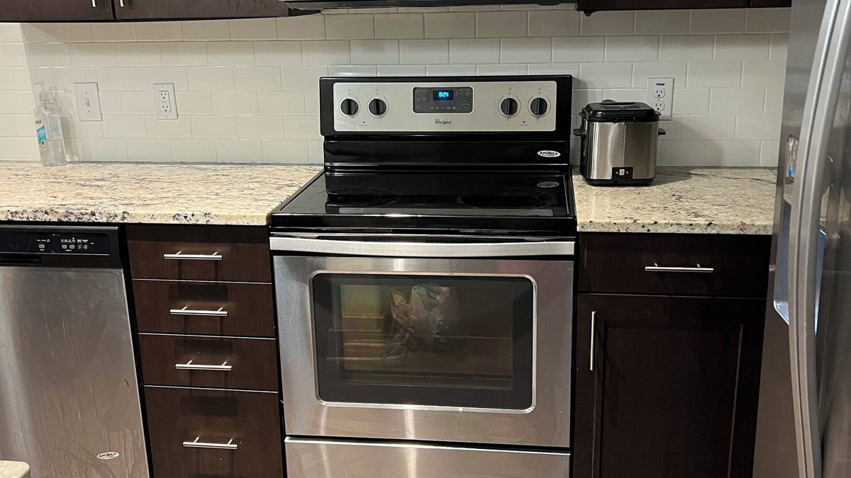 Las Colinas Apartment | Cozy 1-bedroom apartment in fabulous Irving with WiFi, AC