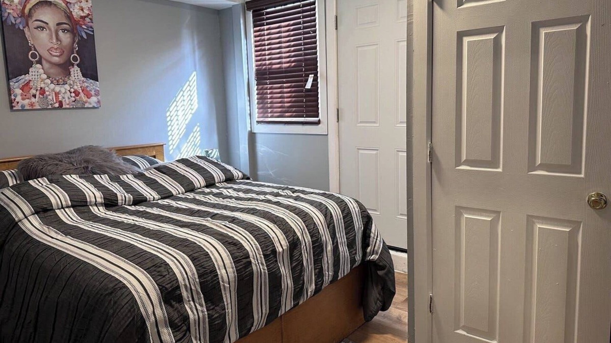 Newark Apartment | Cozy 1-bedroom apartment in enjoyable Newark with WiFi,