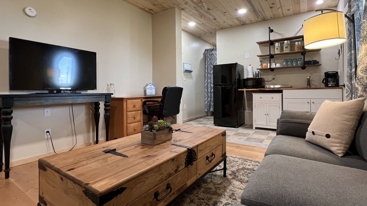 Parker House | Cozy 1 bedroom apartment attached to a barn
